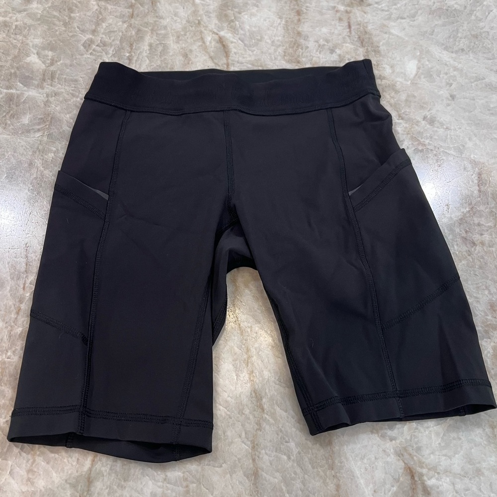 Lululemon black biker shorts Women's Sz 6